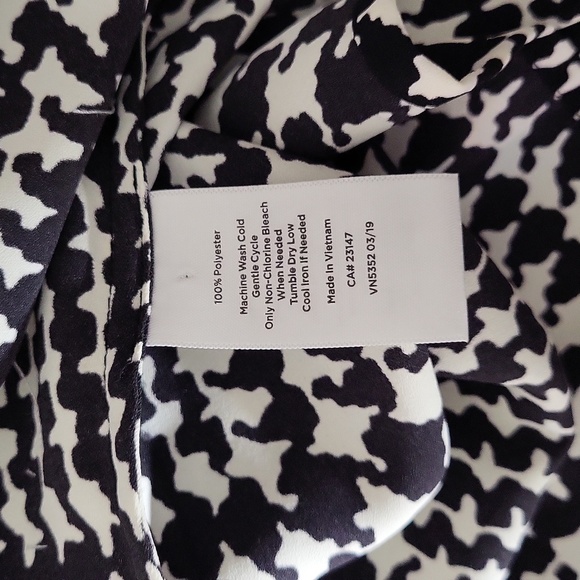 Talbots Womens 2XP Black White Houndstooth 3/4 Sleeve Keyhole Neck Blouse Flowy - Picture 3 of 6